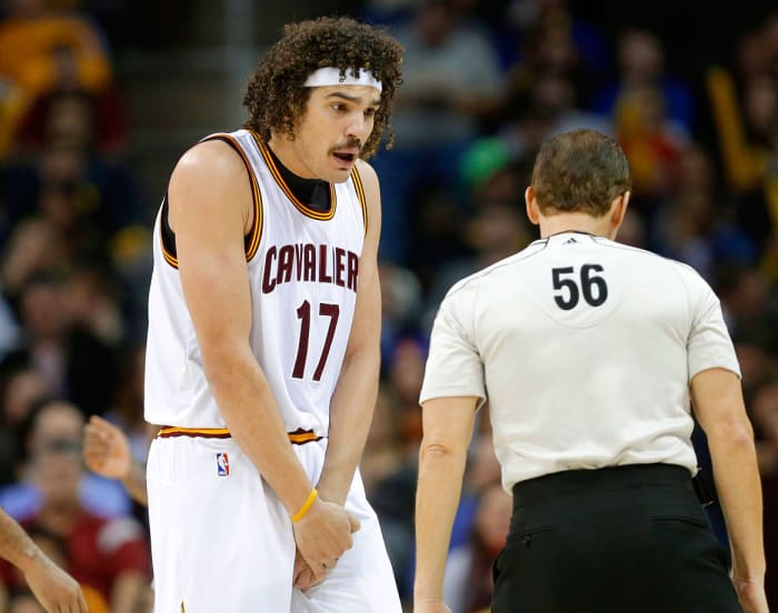 Anderson-Varejao-2014-1215-foul-face-react.jpg